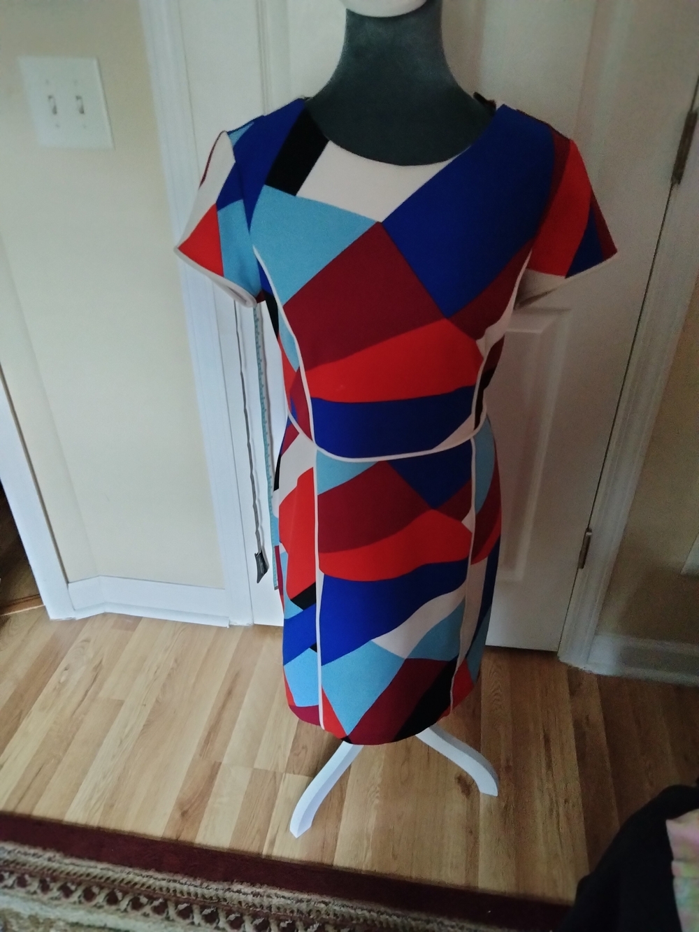 Vince Camuto Blue and Red Abstract Cap-Sleeve Sheath Dress